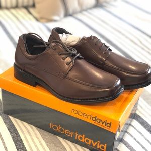 Robert David Lil Alan Dress Shoes. Big Boys 5.